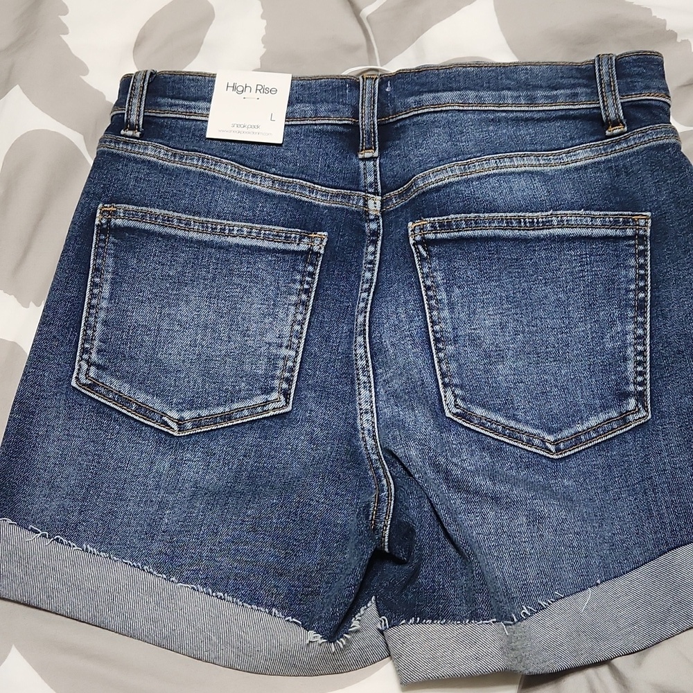 Sneak Peek ladies HighRise Demin shorts - Picture 4 of 6
